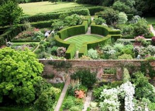 sissighurst-greatbritishgardenscouk.jpg